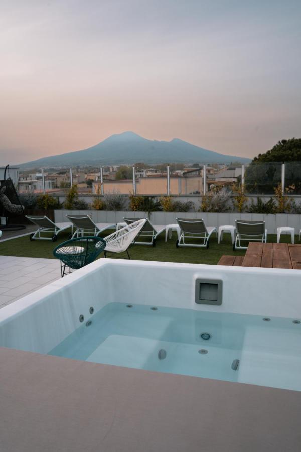Apartment & Rooftop - Sky